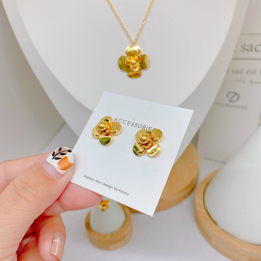 Bộ Trang Sức Bông Tai Và Dây Chuyền Nữ Titan Ko Đen Hoa Trà TT 4071