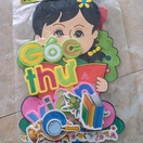 Đóng gói cẩn thẩn. Tranh khá dính. Mua 3 bộ thì có bộ bảng chữ cái di bị gấp nếp khi vận chuyển nên khi dán, chỗ gấp nêp bị bong ra, mh phải dùng thêm băng dính 2 mặt. 2 bộ kia oke, hình ảng to, rõ, dính tốt.