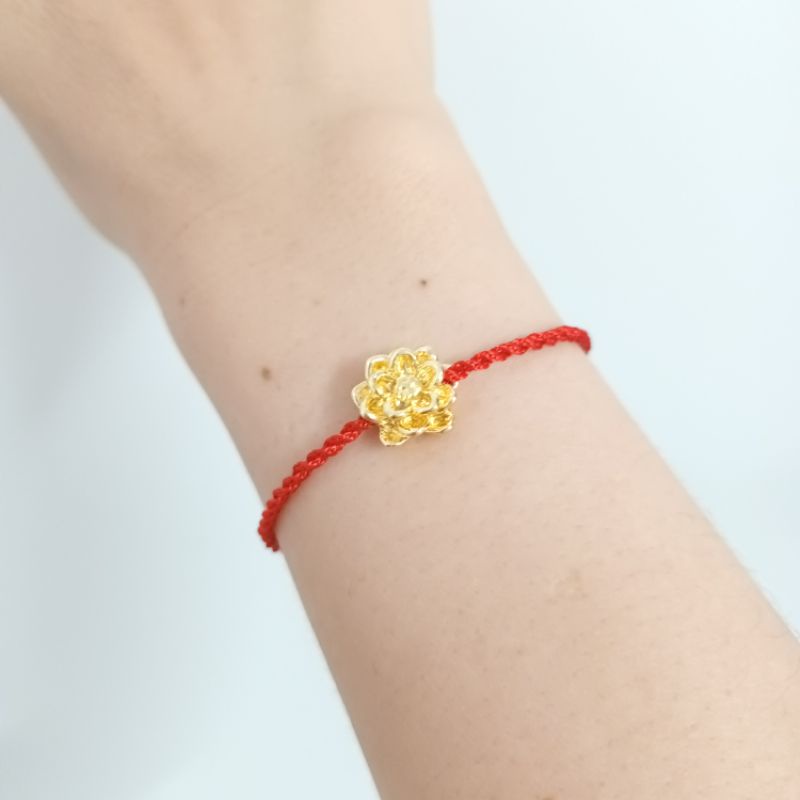 Vòng chỉ đỏ Mix bông sen vàng bình an may mắn