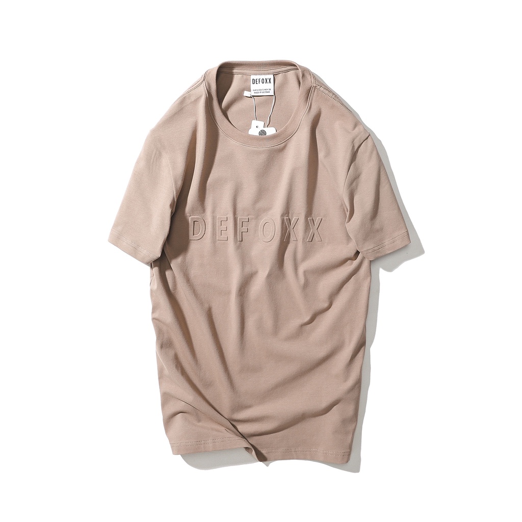 Áo phông nam, áo thun nam cổ tròn trơn DEFOXX vải cotton 4 chiều dập chữ nổi màu cacao 220309