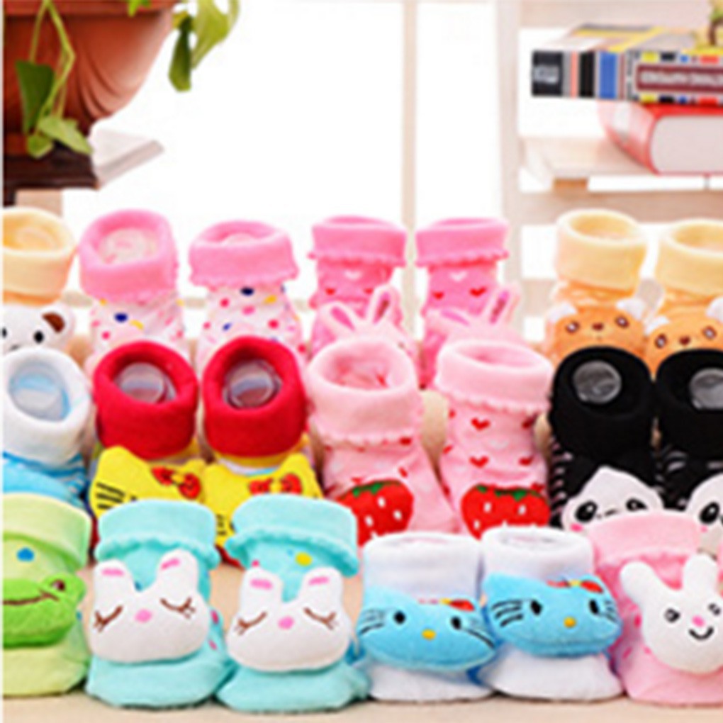 Tất họa tiết xinh xắn cho bé sơ sinh