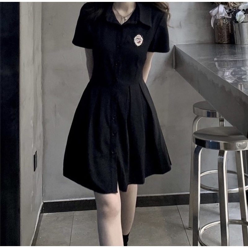 ĐẦM ĐEN TAY NGẮN DIVIA DRESS thiết kế cut-out lưng phần eo có bo chun co giãn và thắt nơ sau lưng