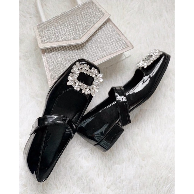 Giày và bệt, khuy đá vuông siêu sáng.Chất da bóng thời trang.Gót 3p và gót bệt