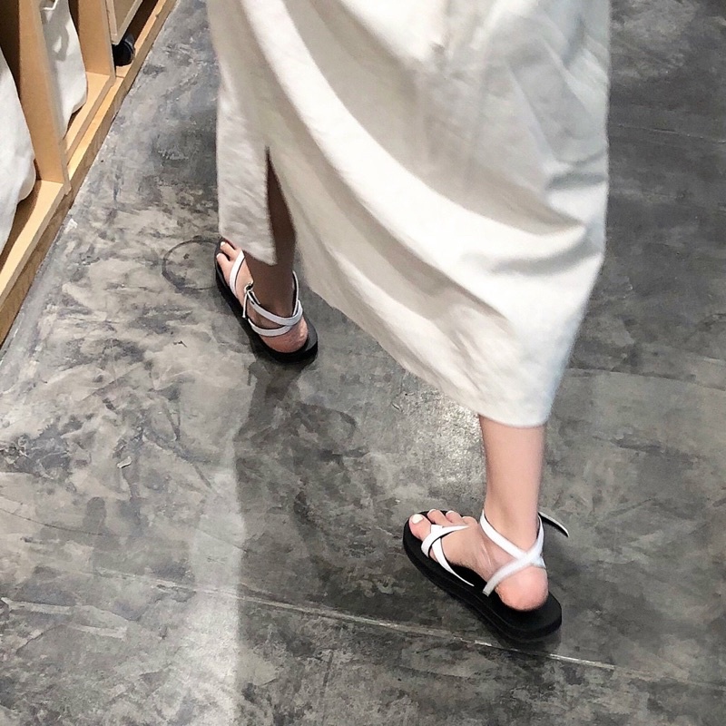 Dép sandal nữ xỏ ngón gắn khoá nhỏ xinh xỉu kiểu dáng Hàn Quốc - hàng có sẵn