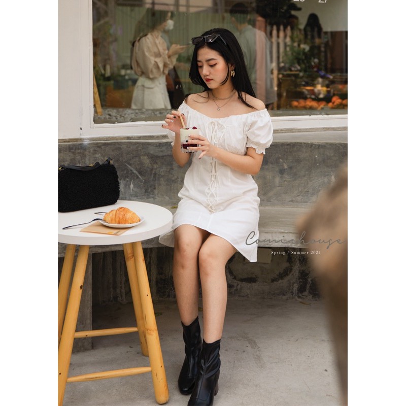 Đầm trắng đan dây comic