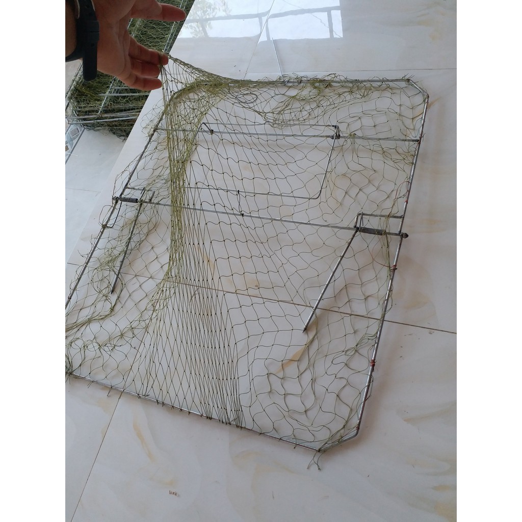 Mẹt vuông bẫy bìm bịp , quốc ( ae chọn kĩ nha ) . chất liệu thép không rỉ , ( kích cỡ 67 X 80 ) lò xo thép cực mạnh