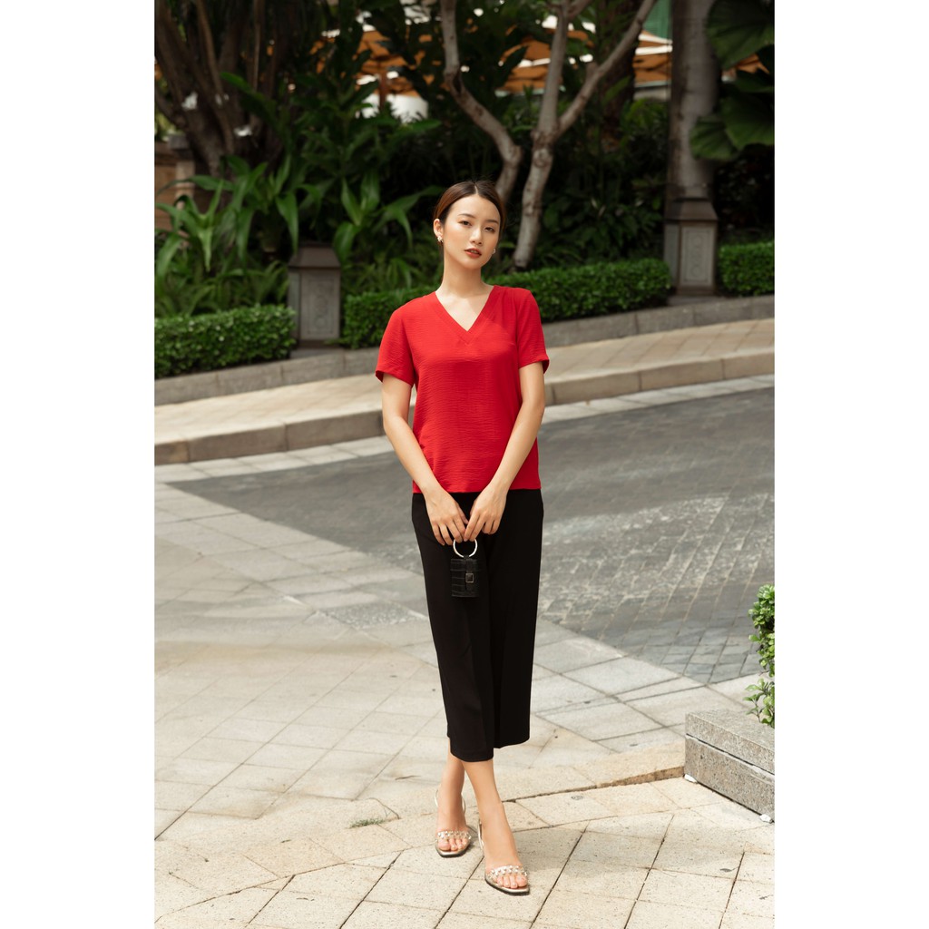Áo thun cổ tim màu đỏ cam