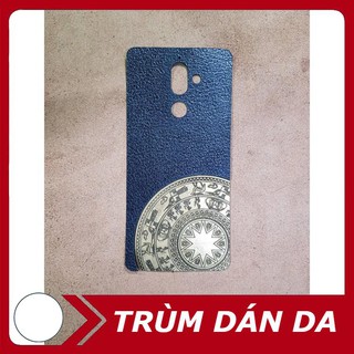 [DÁN DA] Miếng dán da Nokia 7 plus - Da bò vân hạt màu đen ghép hình trống đồng - D01