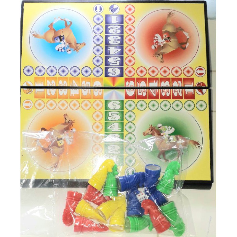 Một bộ trò chơi Cờ Đua Ngựa có bàn chơi bằng nhựa kích thước 30x30cm rất đẹp