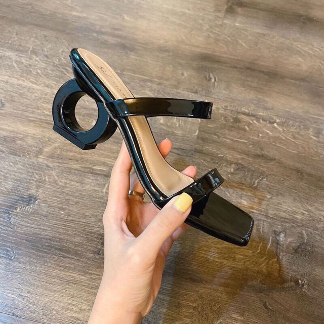 GUỐC 2 QUAI GÓT LỖ TRÒN