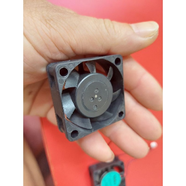 Quạt tản nhiệt Nidec 24v 4cm×4cm×1.5cm tháo máy.