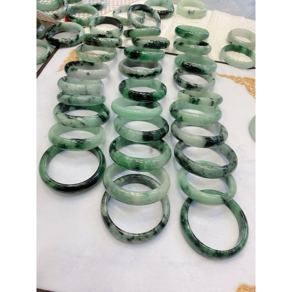 vòng tay bản liền jadeite thiên nhiên đẹp không tì vết
