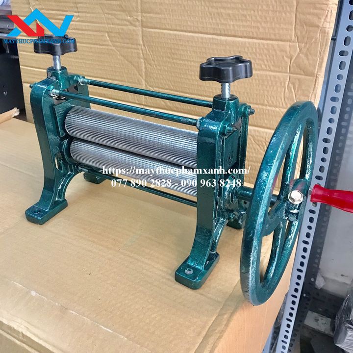 Máy cán mực tẩm gia vị, máy giãn mực cán mực khô