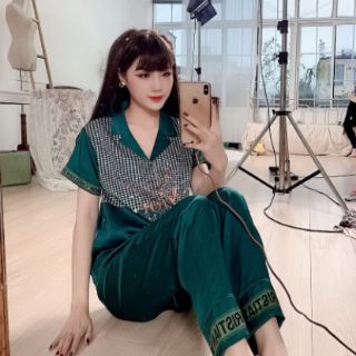 Bộ đồ ngủ phối hình lụa siêu sang chảnh
