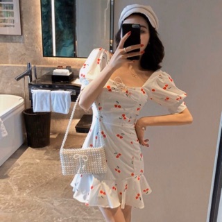 Đầm cherry đỏ mắc cáo