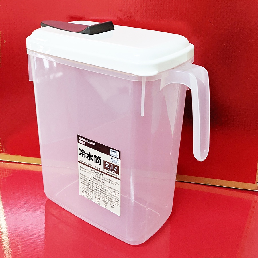 Bình nước nhựa trong 2L1 có nút ấn mở rót nước, quai cầm. Sx tại Nhật. 20X9,7cm cao 20cm. d007