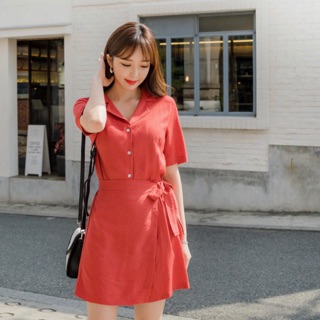 Đầm sơ mi cam đắp tà