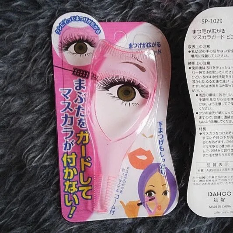 Dụng Cụ Che Mascara Không Lem Khi Chuốt Cực Tiện Lợi