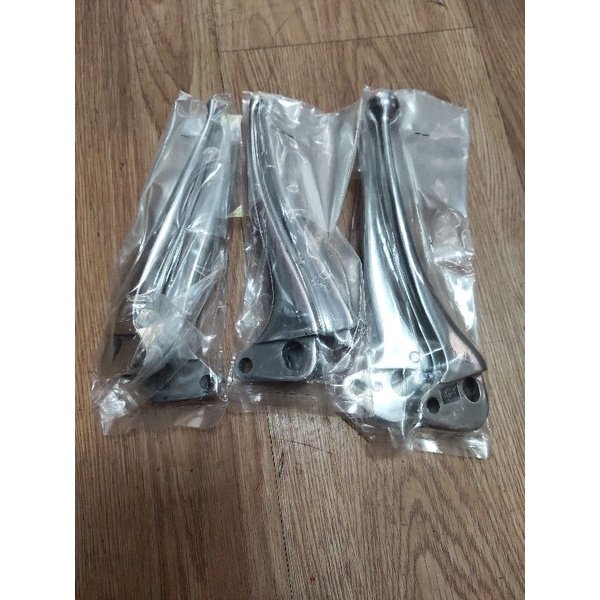 Cặp tay thắng xe vespa cổ