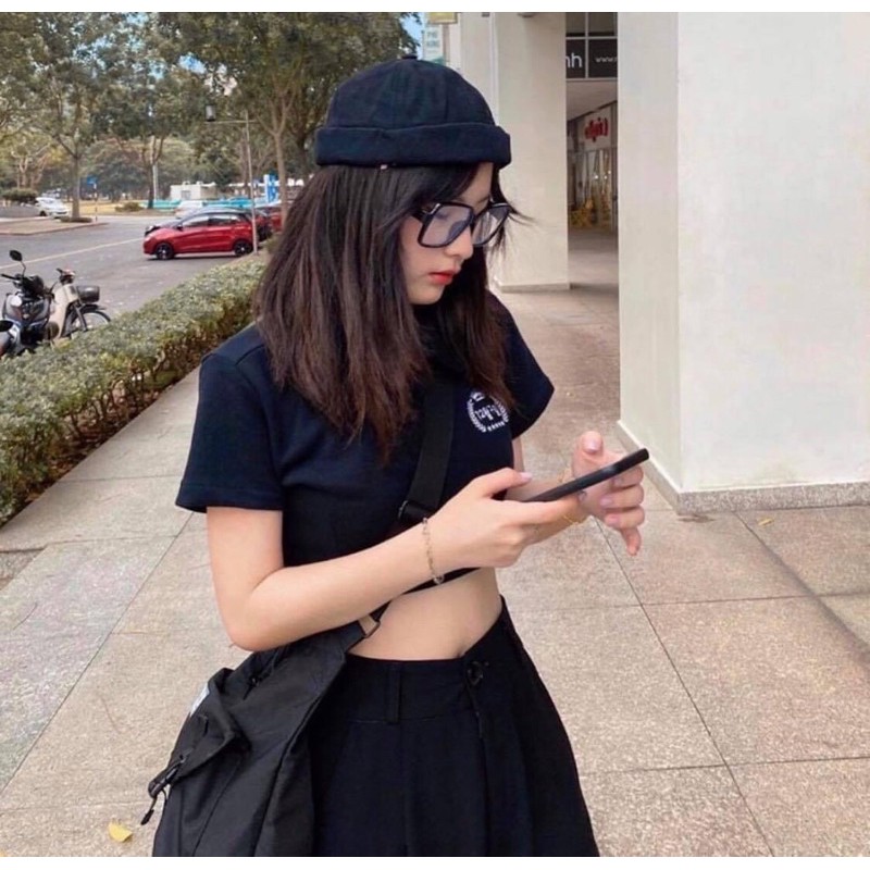 Áo croptop có cổ thêu chữ cực xinh | BigBuy360 - bigbuy360.vn