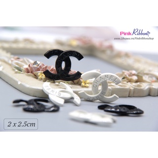 Charm chữ X đen-trắng