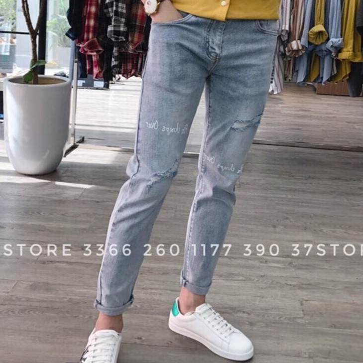 Quần jean nam xanh rách gối cao cấp chất bò co giãn in chữ AHFASHION | BigBuy360 - bigbuy360.vn
