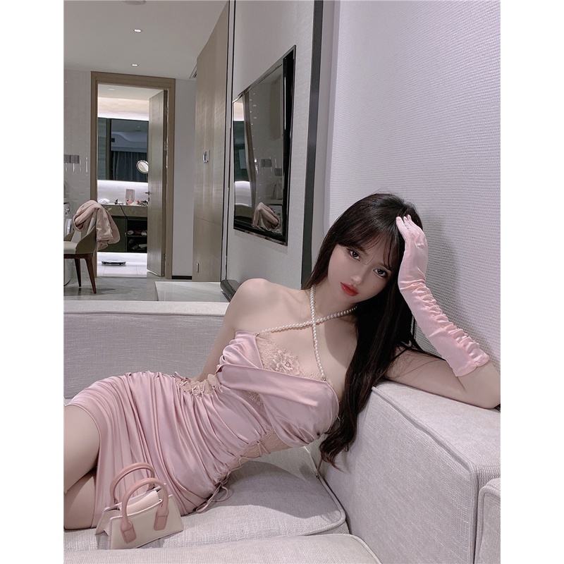 Đầm Dây Rút Xếp Ly Cổ Yếm Phối Ren Và Ngọc Trai Phong Cách Quyến Rũ Dành Cho Nữ