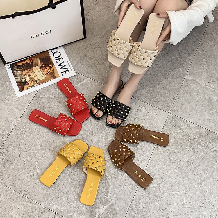 Dép lê sandal chống trượt nhiều màu gắn đinh tán size lớn 35-42