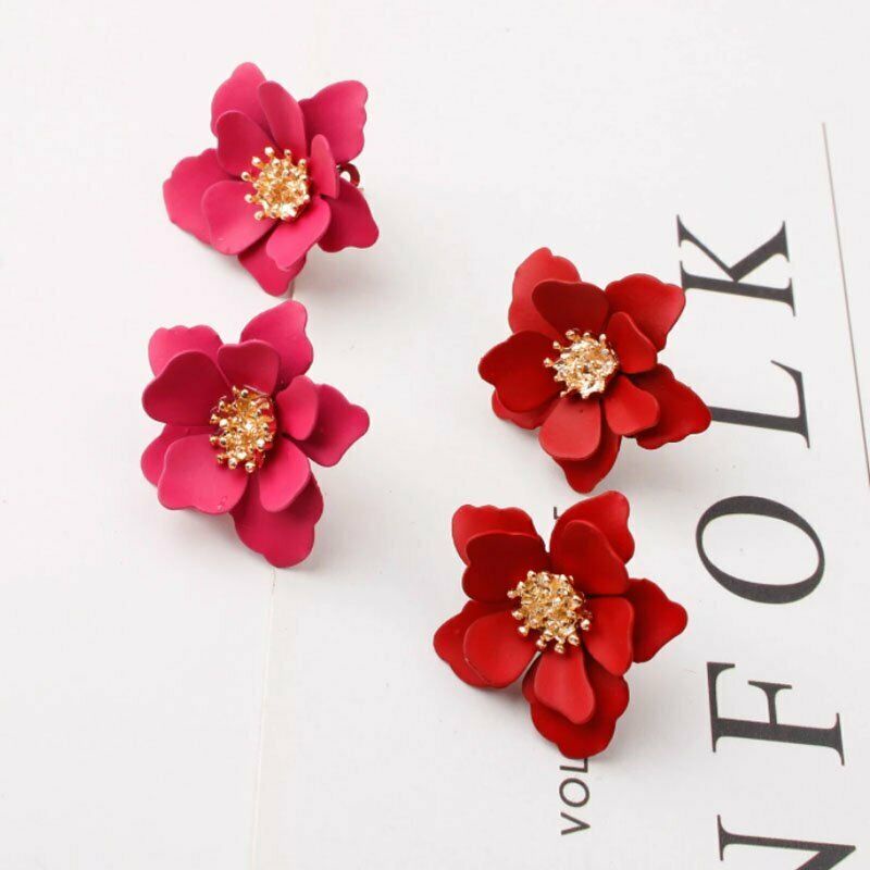 Bông tai hình hoa cúc thời trang cho nữ 2022