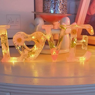 Đèn ngủ để bàn hình chữ Love trang trí phòng khách