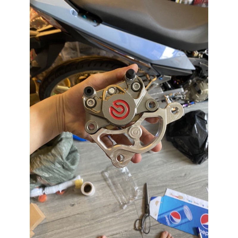 heo brembo logo đỏ luôn pass nhôm gắn winner ex150