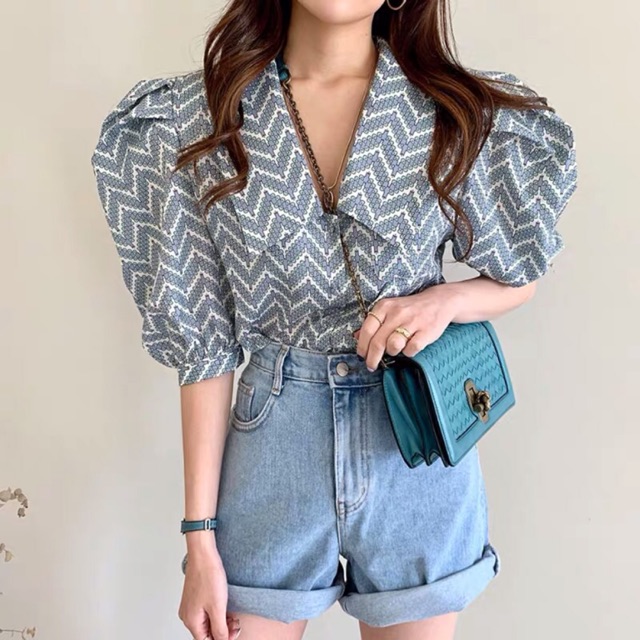 Áo sơ mi cổ cách tân