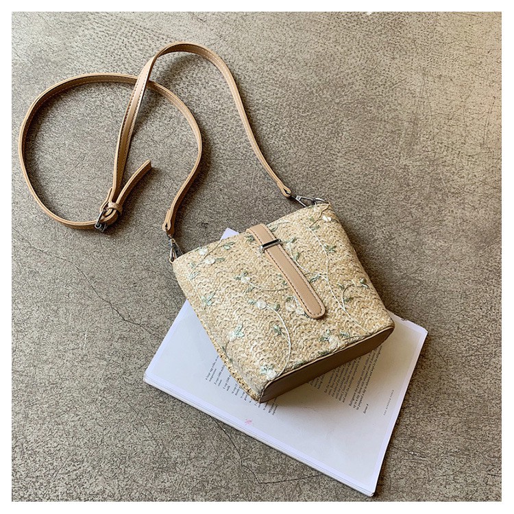 TÚI ĐEO CHÉO CỐI CỰC XINH  XỊN XÒ KÈM REN THÊU HOA LÁ ĐANG LÀM MƯA LÀM GIÓ