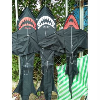 Diều cá mập lớn + cuôn dây tay quay.(giao màu ngẫu nhiên)