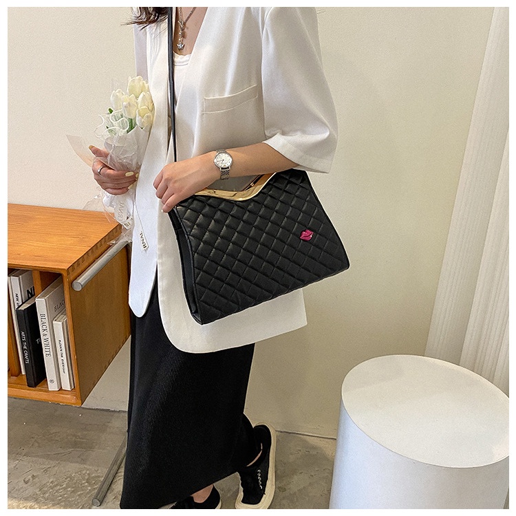 Túi Xách JASMIN NOIR Tote Hai Dây Đeo Vai Chần Bông Họa Tiết Đôi Môi Đơn Giản Dành Cho Nữ