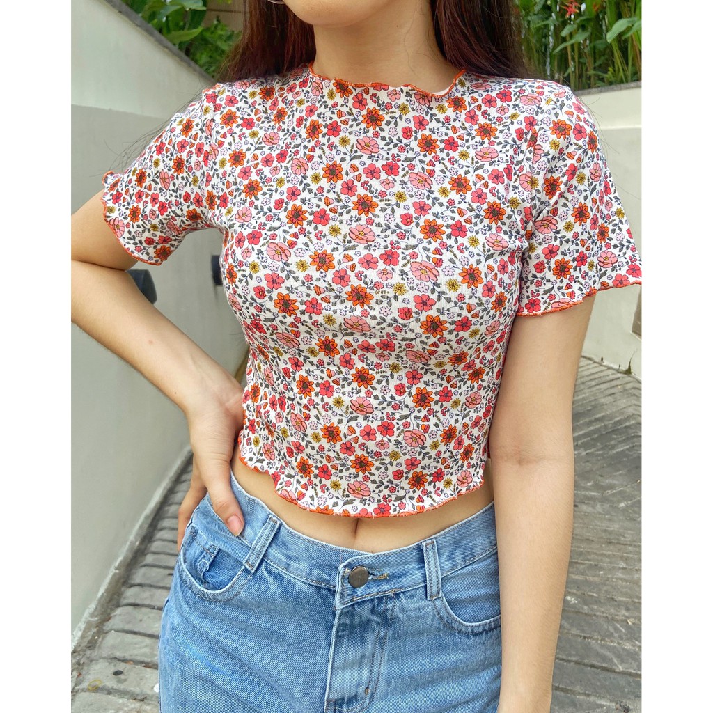 Áo thun len crop top tay ngắn cổ tròn thêu họa tiết hoa