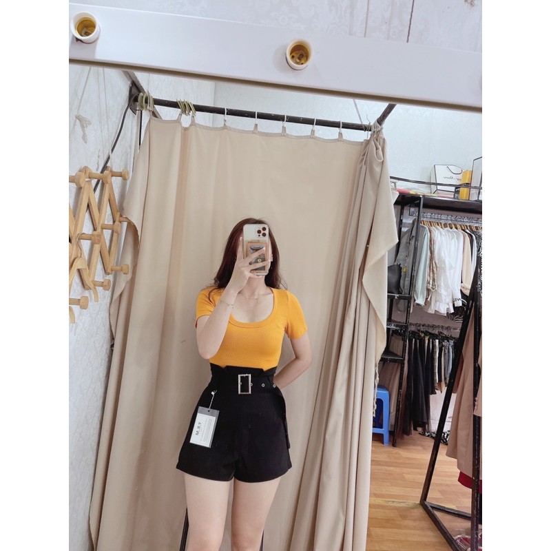 Quần sooc vải kèm đai