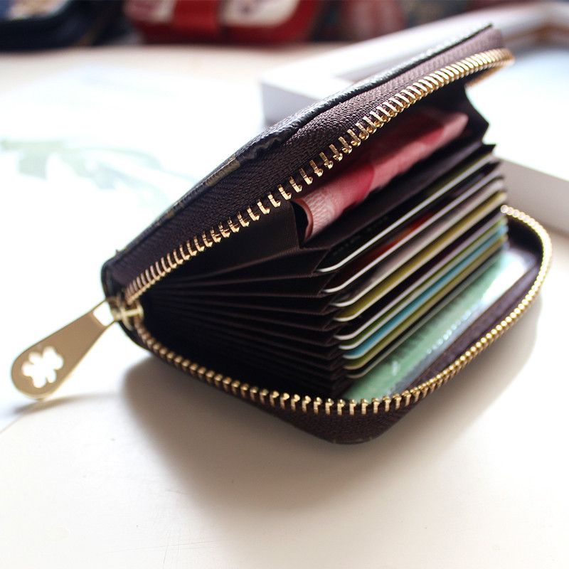 Ví Ngắn Đựng Thẻ 20% Có Khóa Kéo In Hình Gấu Pooh Dễ Thương Thời Trang 2022 Cho Nữ Sm