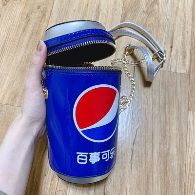 Túi đeo hình lon Coca, Pepsi độc lạ