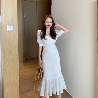 Đầm trắng dáng dài cổ V đuôi cá