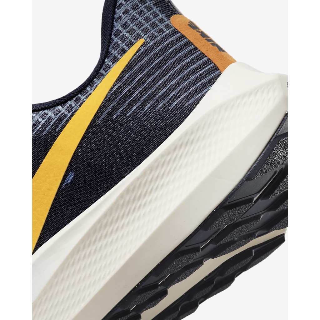 8. Giày chạy bộ Pegasus 39 Premium Obsidian Yellow