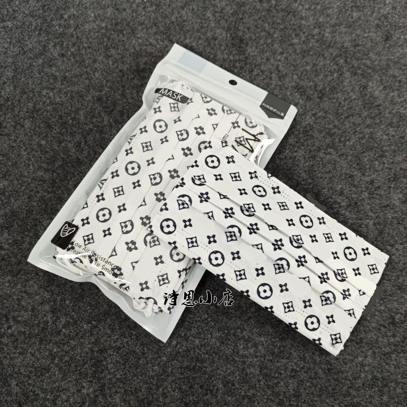 Khẩu trang LV L.ouis V.uitton