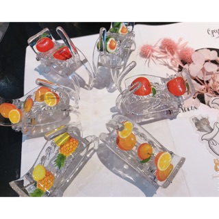 Kẹp càng của trái cây trong suốt