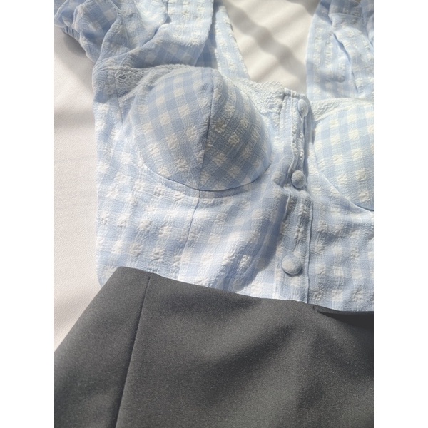 Set áo caro mút ngực phối ren nhún thun sau và quần giả váy xẻ lai alohashop91