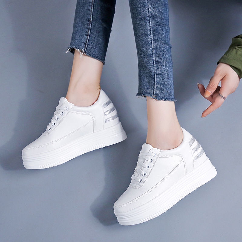 Giày Sneaker Nữ Đế Cao Dễ Phối Đồ