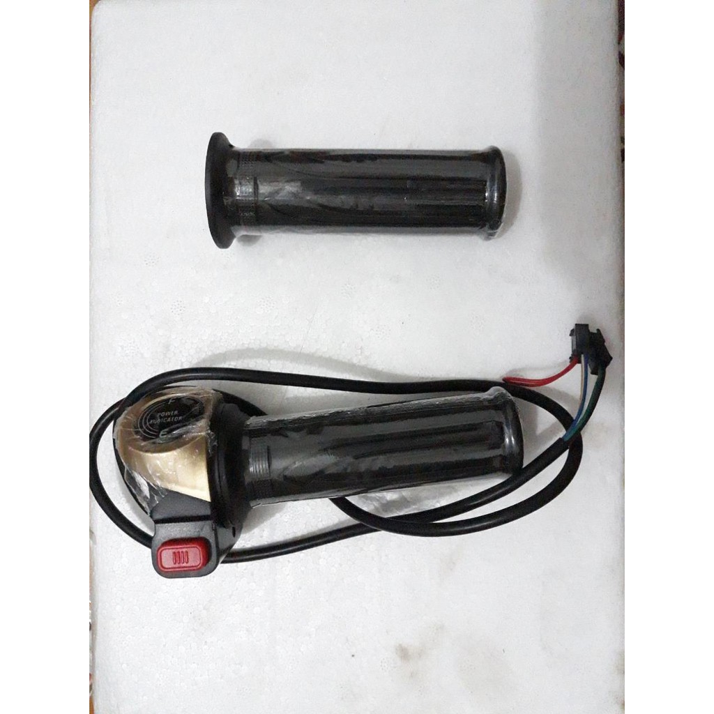 TAY GA CHÍNH HÃNG XE ĐIỆN GIANT 133S PLUS CÓ BÁO PIN