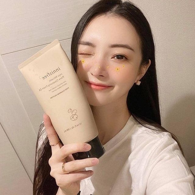 [mẫu 2019] Sữa Rửa Mặt Tro Núi Lửa – Innisfree Jeju Volcanic Pore Cleansing Foam 150ml