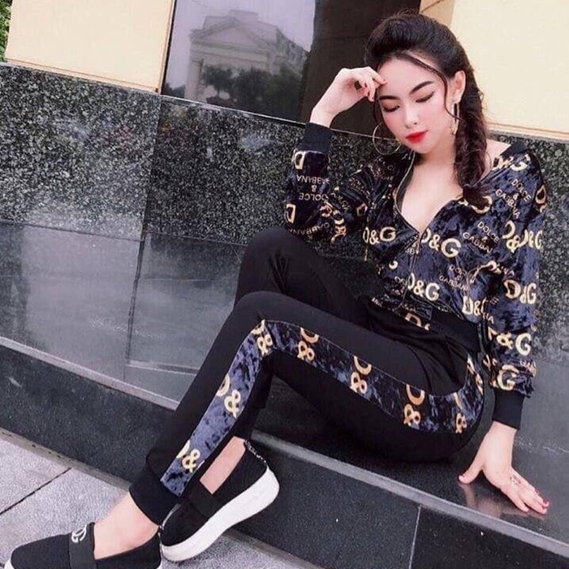 Bộ nhung kéo khoá sang chảnh giá siêu yêu. Mặc e này đi giầy thể thao quá chất quá chảnh luôn. Đặt hàng nào ce ơiiiiiiii