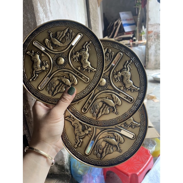 Chao đồng kèm móc tứ linh