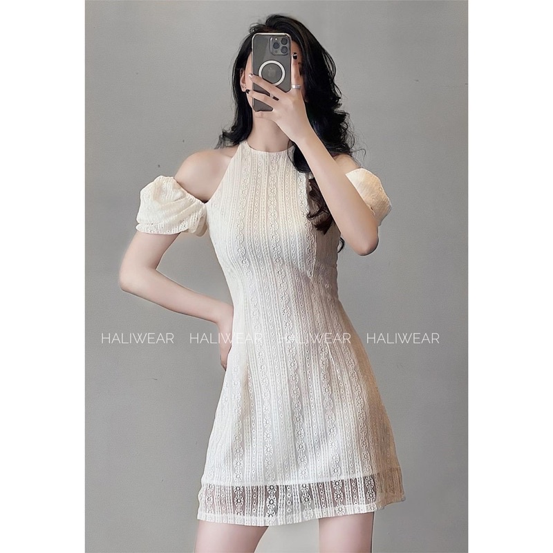 Váy ren cổ yếm khoét vai